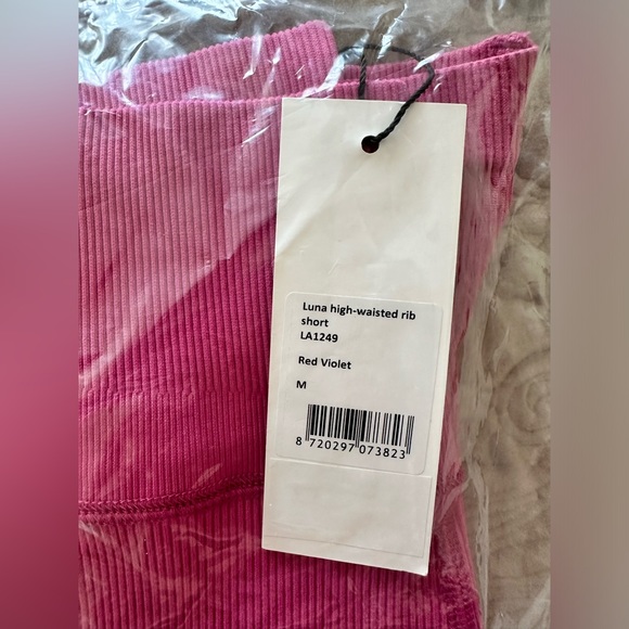 Lune Active LUNA RIB SHORT - WOMEN'S in Red Violet M - Picture 2 of 9